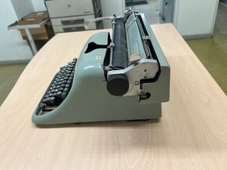 Máquina de escribir Lexicon 80 (Hispano Olivetti)