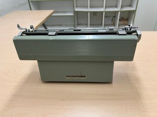 Máquina de escribir Lexicon 80 (Hispano Olivetti)