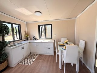 Te montamos la casa prefabricada y a vivir...