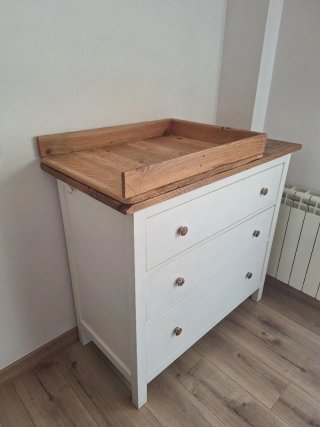Cajonera blanca de madera