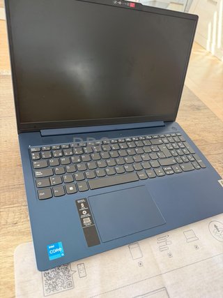 Portátil Lenovo IdeaPad Slim 3