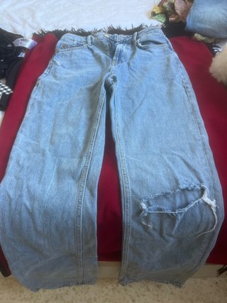 Pantalón vaquero ancho desgastado