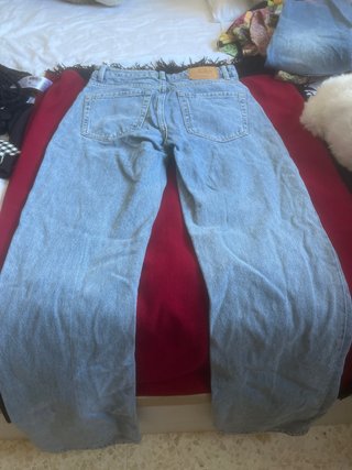Pantalón vaquero ancho desgastado