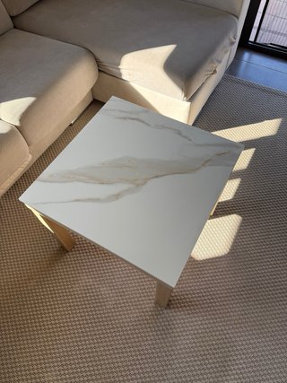 Mesa de centro de madera con mármol