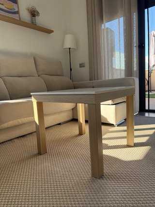 Mesa de centro de madera con mármol