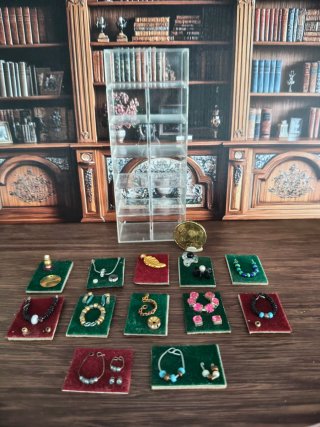 Vitrina expositora para joyas casa de muñecas