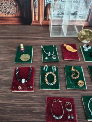 Vitrina expositora para joyas casa de muñecas