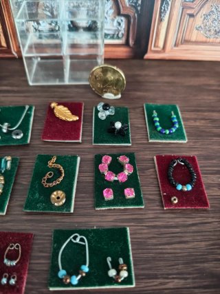 Vitrina expositora para joyas casa de muñecas