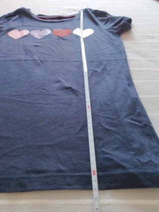 Camiseta Only azul con corazones