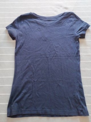 Camiseta Only azul con corazones