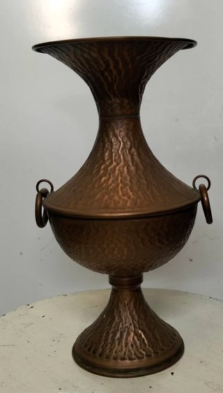 Vaso anfora in rame martellato con manici alto