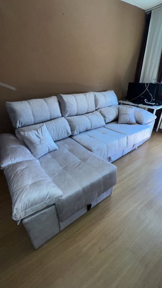 Sofá modular gris y beig de tela