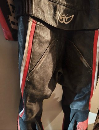 Mono de moto cuero negro/rojo/blanco