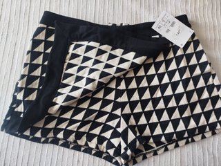 Falda pantalón Stradivarius geométrica M