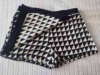 Falda pantalón Stradivarius geométrica M