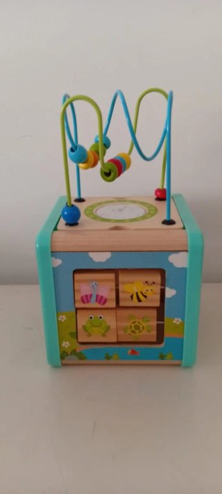 Cubo de actividades de madera
