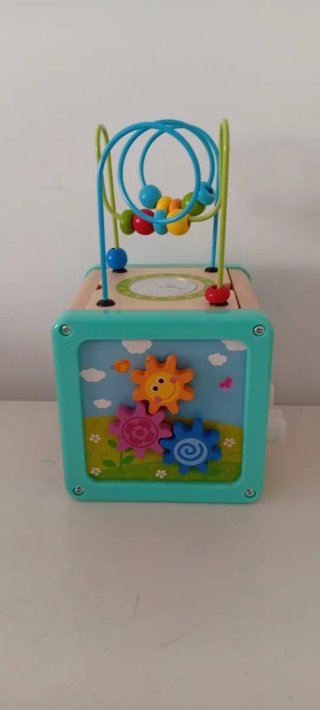 Cubo de actividades de madera