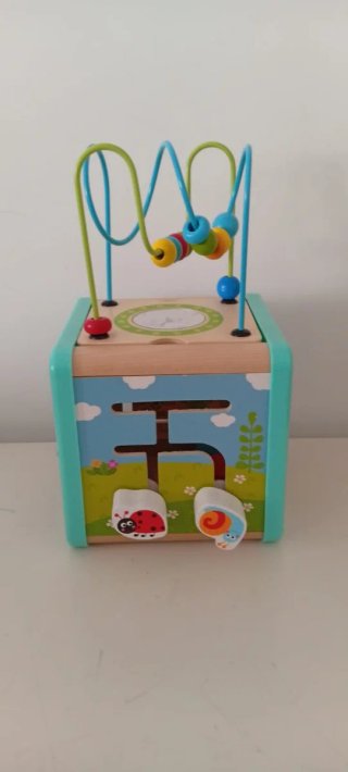 Cubo de actividades de madera