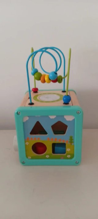 Cubo de actividades de madera