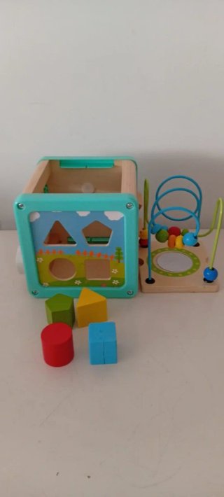 Cubo de actividades de madera
