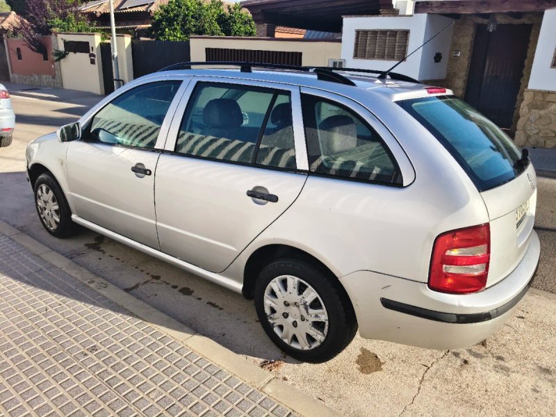 Skoda Fabia 2004 - foto 1