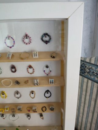 Cuadro expositor joyas casa muñecas