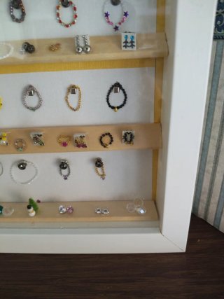 Cuadro expositor joyas casa muñecas