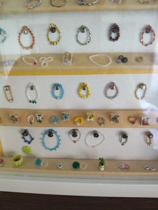 Cuadro expositor joyas casa muñecas