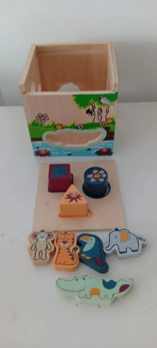 Cubo de actividades de madera