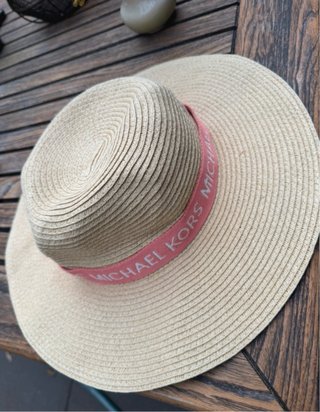 Sombrero Michael Kors Beige y Rosa