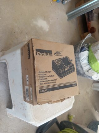 Cargador y Batería Makita 12V