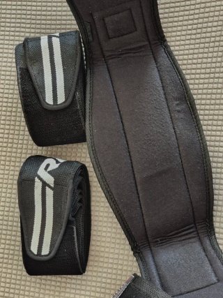 Cinturón y rodilleras RDX musculación
