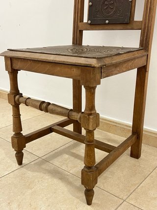 Silla antigua madera tallada para restaurar