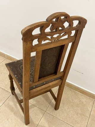 Silla antigua madera tallada para restaurar