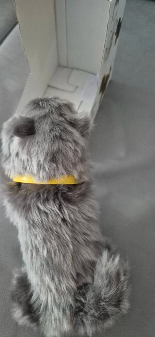 Gato de peluche gris