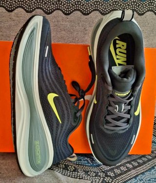 Nike vomero plus de hombre TALLA 41
