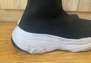 Zapatillas deportivas negras y blancas