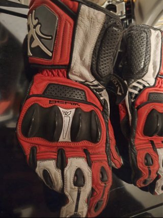Guantes de moto Berik rojos y blancos