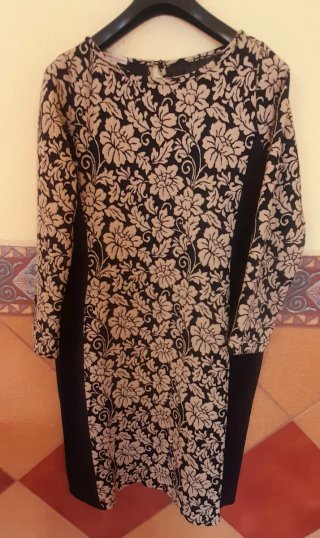 Vestido estampado floral negro y beige