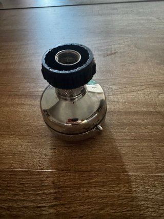 Difusor de ducha plateado y gris