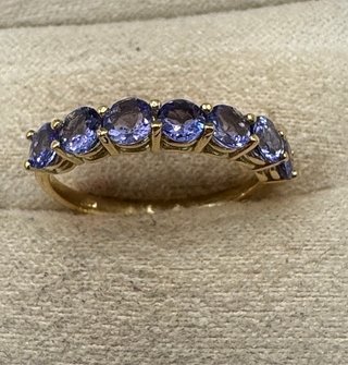 Anillo de oro de 18 kt con tanzanitas