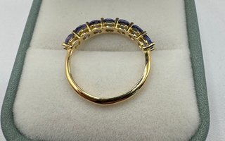 Anillo de oro de 18 kt con tanzanitas
