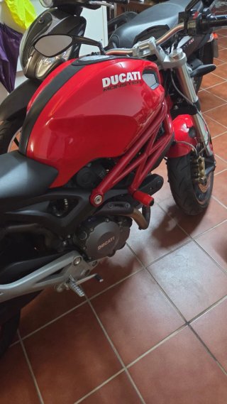 Ducati 696 A. A2 Carnet Moto Roja