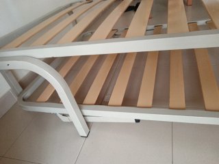 Somier metálico con lamas de madera.