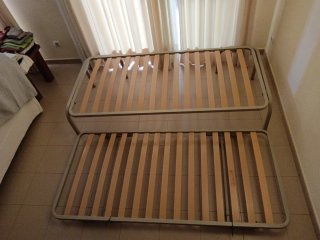 Somier metálico con lamas de madera.