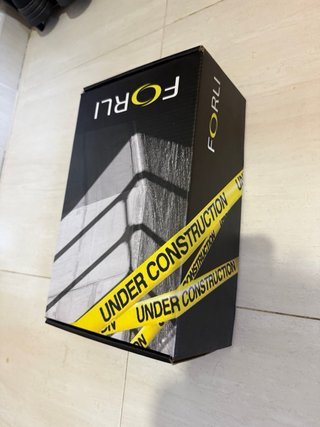 Zapatos de seguridad negros y rojos