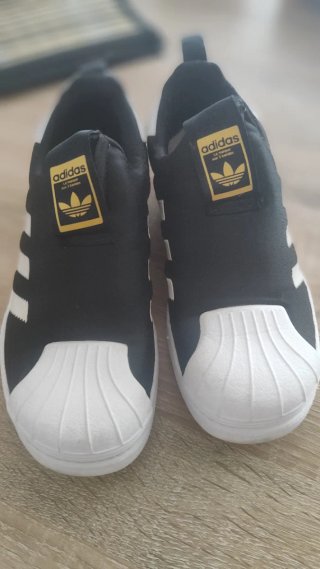 Zapatillas Adidas niña negras y blancas