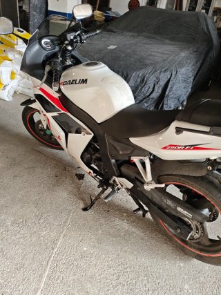 Daelim Roadwin 250R Fi - Moto Deportiva