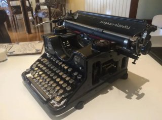 Máquina de escribir Hispano Olivetti M40
