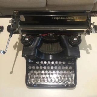 Máquina de escribir Hispano Olivetti M40